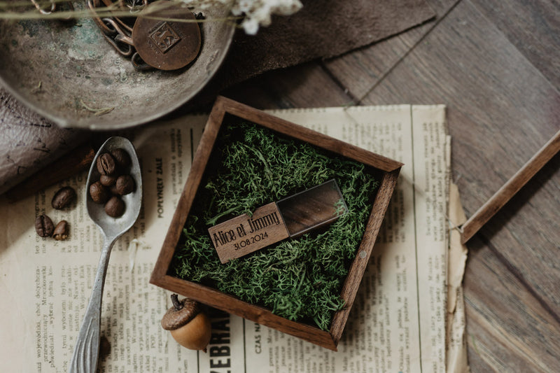 Sliding lid walnut USB box with transparent lid