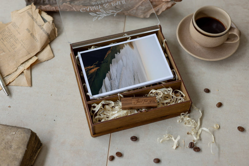 4 x 6 organic glass hinged photo box + compartment