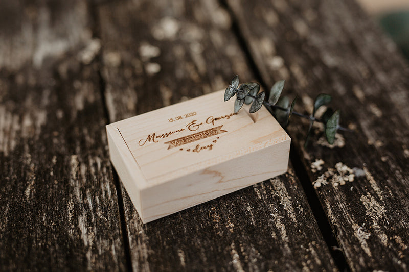 Maple Sliding lid USB box with glass USB